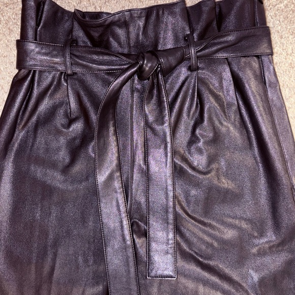 Amanda Uprichard Black faux leather Cropped paper bag Pants.  M - Picture 9 of 12